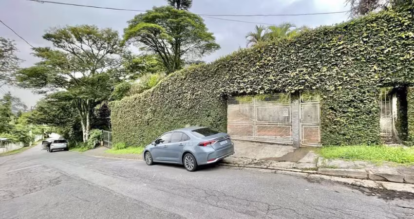 Casa para Venda em Carapicuíba, Chácara São João, 4 dormitórios, 1 suíte, 3 banheiros, 6 vagas