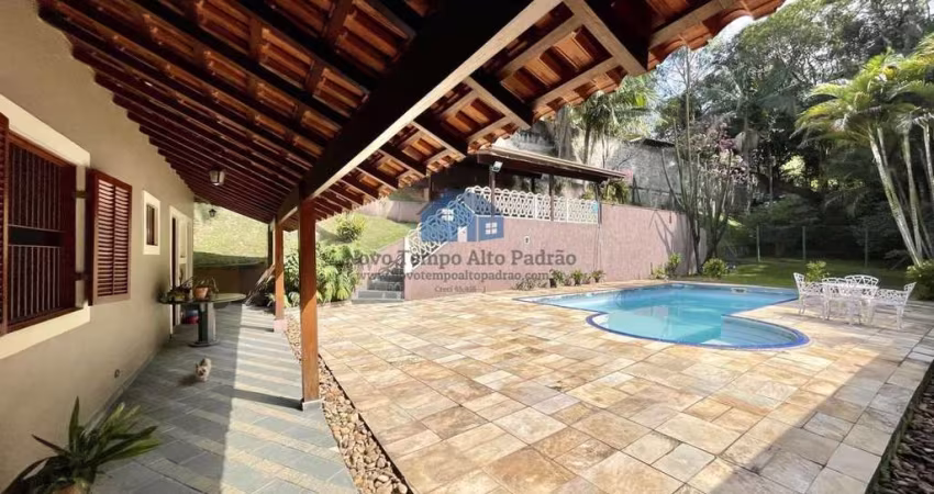 Casa Térrea na Granja com 3 suítes, anexo gourmet, piscina e pomar!