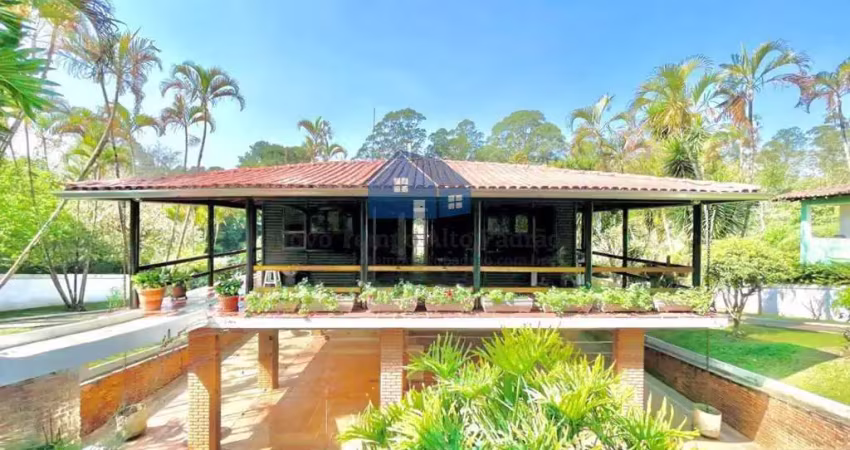 Casa TÉRREA 100% avarandada, voltada para natureza -  Granja Viana