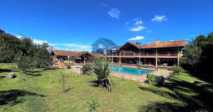 Mansão maravilhosa! Grande piscina, salão de festas gourmet, SPA com saunas úmida e seca, garagem c/ 12 vagas.