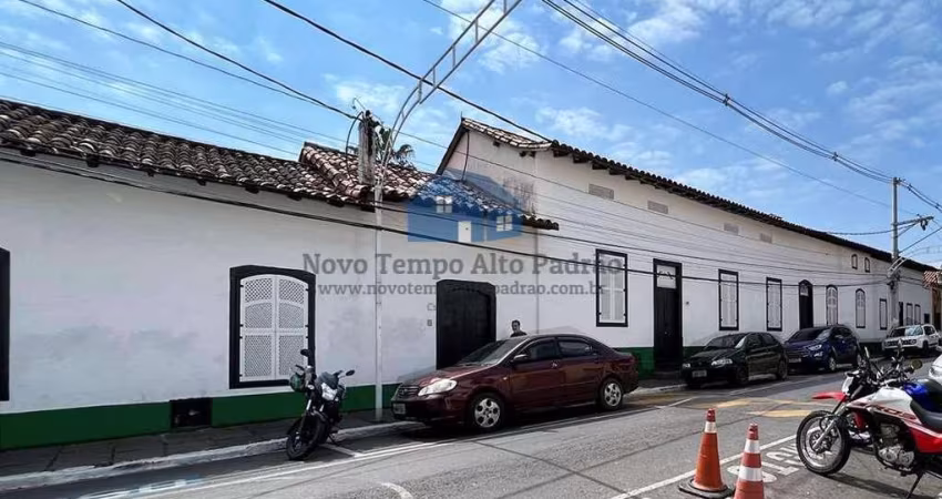 CASARÃO COMERCIAL - Centro Histórico Santana de Parnaíba (fachada tombada) - DISPONIVEL TAMBÉM PARA LOCAÇÃO