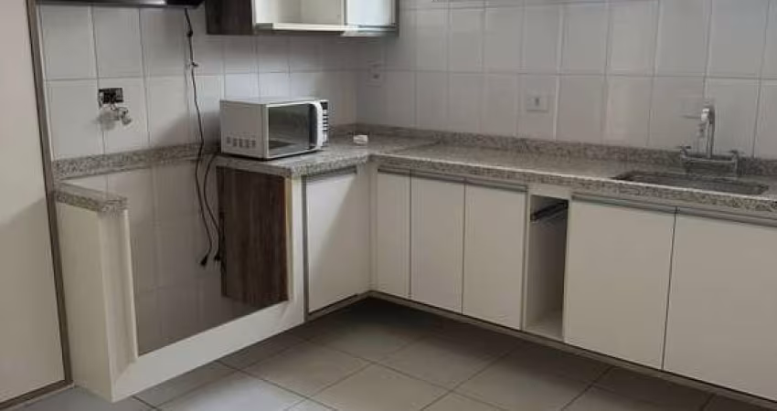 Casa em Condomínio para Locação em Santana de Parnaíba, Alphaville, 3 dormitórios, 1 suíte, 2 banheiros, 2 vagas