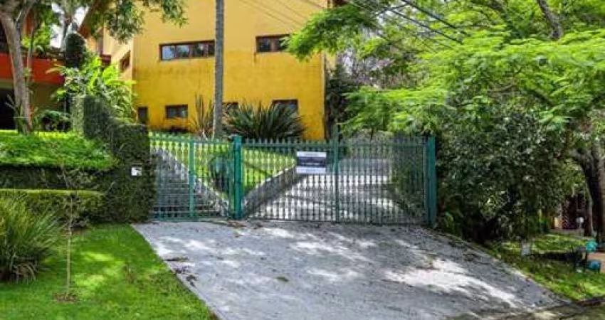 Linda Casa Estilo Rústico com Área de Lazer Completa