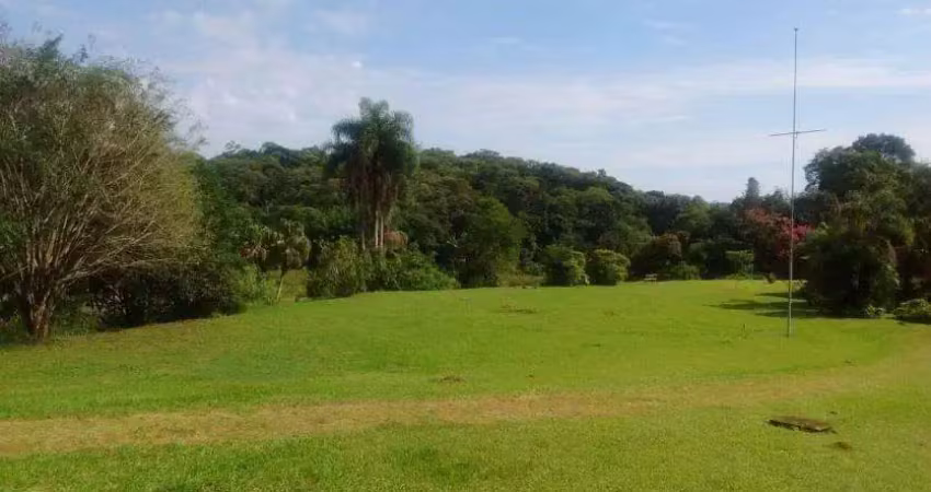 Chácara com terreno de 3.000 com ótima casa envidraçada e avarandada  integração com a natureza