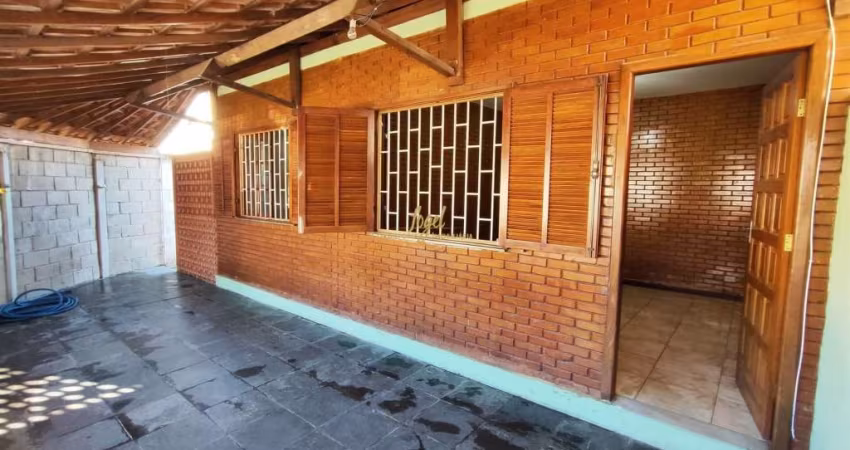 Bairro Industrial - Casa Linear 2/4 (1 Suíte) - Todos Cômodos Amplos - Excelente Quintal - Terreno com Excelente Tamanho