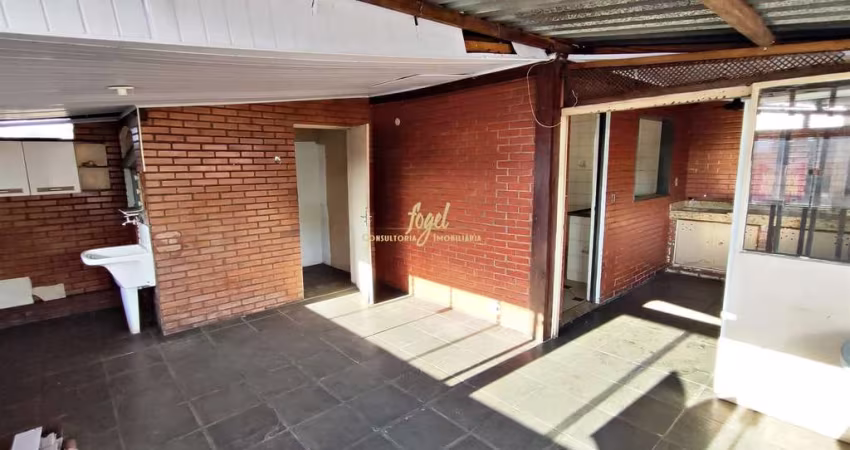 Mariano Procópio - Casa Sobrado 3/4 - Amplo Terraço - Localização Privilegiada (centro do bairro)