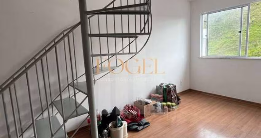 Barbosa Lage - Cobertura 3/4 em condomínio com elevador