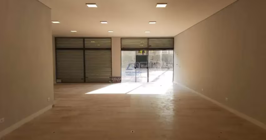 Loja em localização espetacular colada ao metro são judas