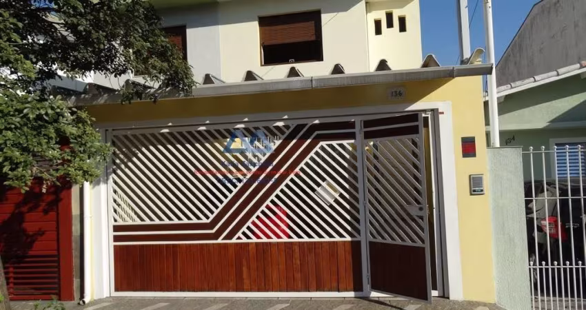 CASA SOBRADO IMPECÁVEL JD AEROPORTO  3 QUARTOS CHURRASQUEIRA