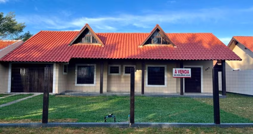 Casa para Venda em Imbé, Centro, 2 dormitórios, 2 suítes, 4 banheiros, 1 vaga