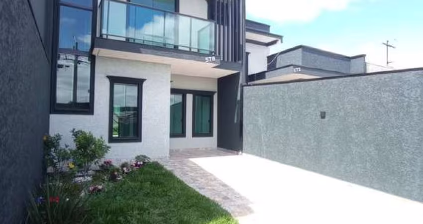 Sobrado com 4 quartos e piscina em Fazenda Rio Grande
