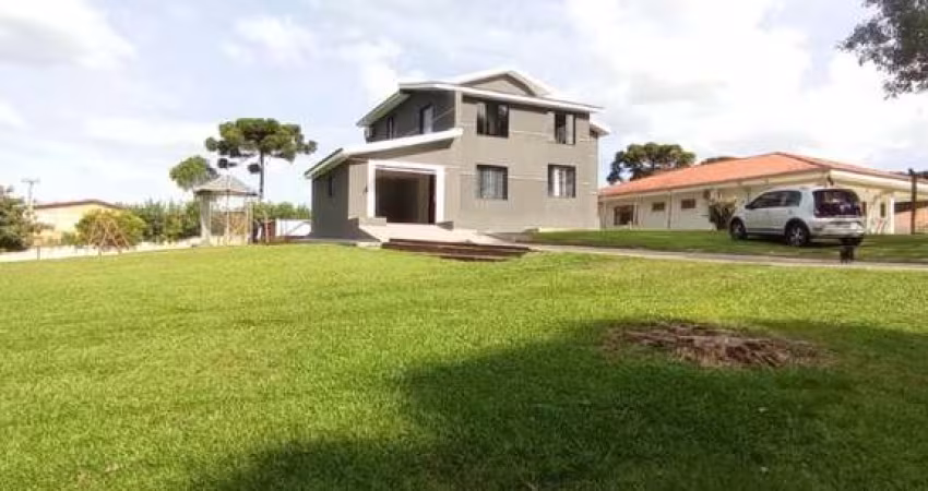 Sobrado com Amplo espaço na Fazenda Rio Grande