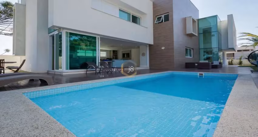 Casa em condomínio com 4 suítes - J8