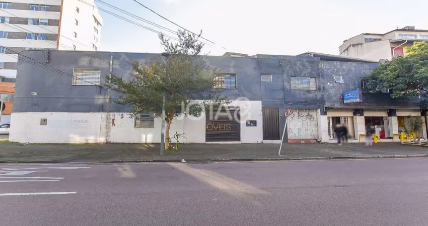 Sala comercial no Alto da XV - J8