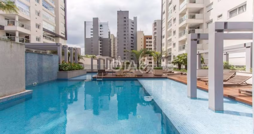 Apartamento semi mobiliado no Água Verde - J8
