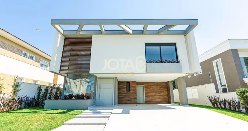 Casa em condomínio com 4 quartos e piscina - J8