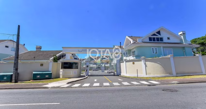 Sobrado triplex semi mobiliado em condomínio fecha