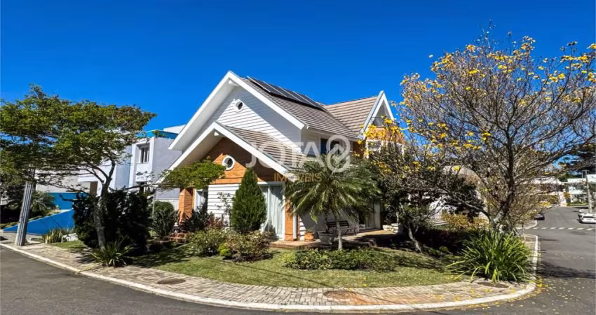 Casa com 3 suítes em Santa Felicidade - J8