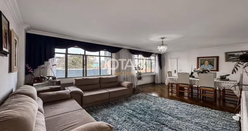 Apartamento com muito sol de 150m no Batel J8