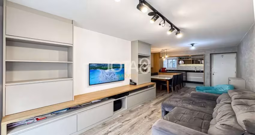 Apartamento 3 dormitórios reformado no Cabral - J8