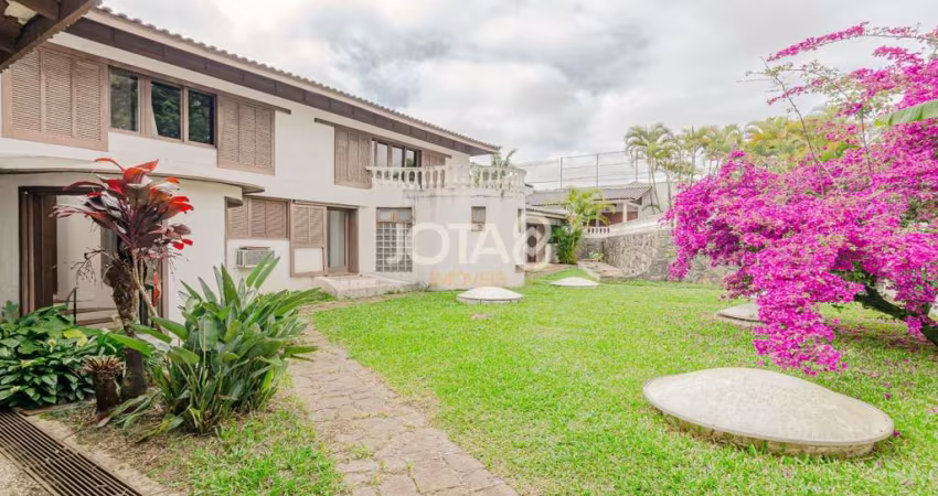 Casa Comercial no bairro Ahu - J8 Imóveis