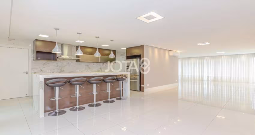 Lindo apartamento no Água Verde - J8 Imóveis