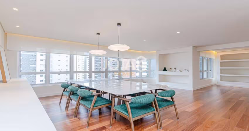 Apartamento reformado com 3 suítes no Batel - J8