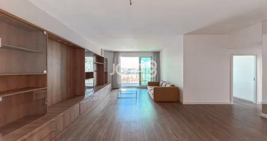 Apartamento 3 quartos no Bairro Água Verde - J8