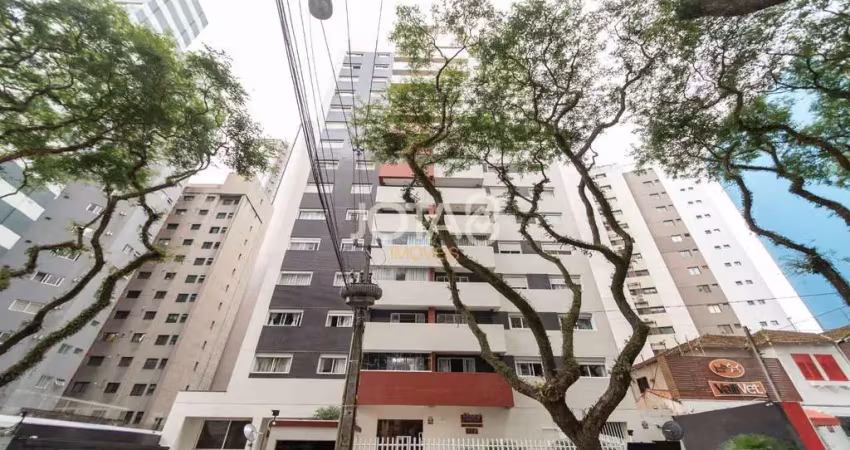 Cobertura com piscina no Batel - J8 Imóveis