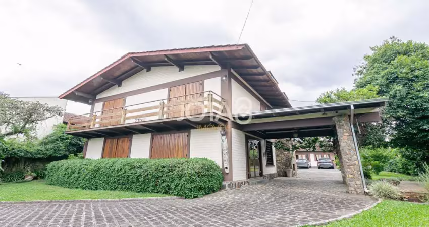 Casa com 5 quartos e um Jardim maravilhoso - J8