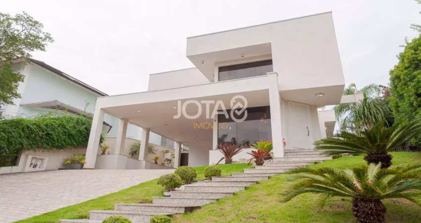 Casa mobiliada em condomínio clube - J8