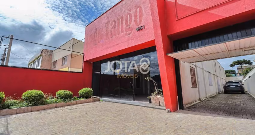 Comercial com muito espaço em ótima localização
