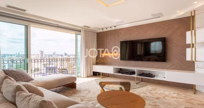Apartamento com 3 suítes em andar alto no Batel J8