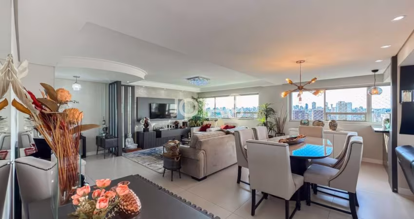 Apartamento com 4 quartos, reformado no Batel - J8