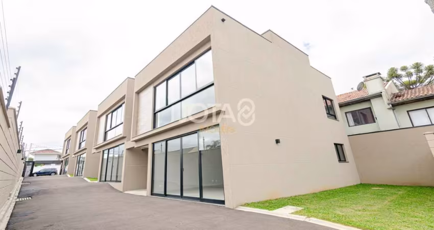 Sobrado com 3 quartos em Santa Felicidade - J8