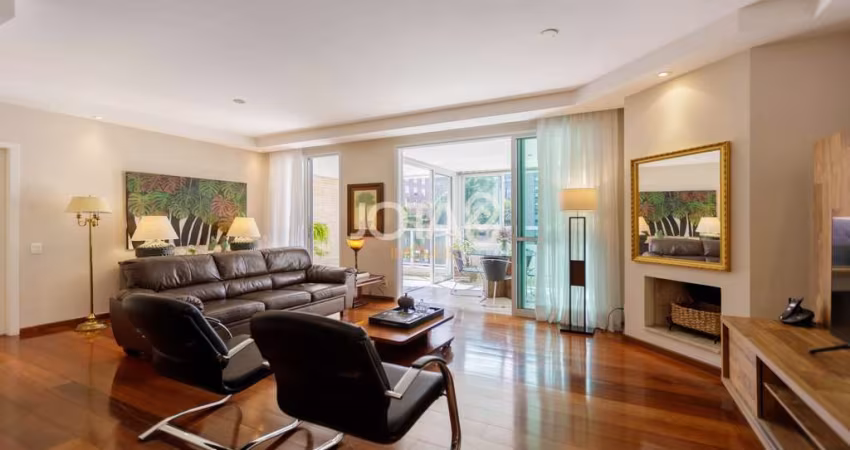 apartamento com 3 suítes no Cabral - J8
