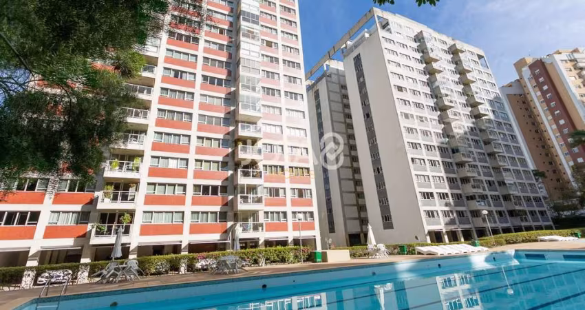 Apartamento em condomínio clube no Ahú