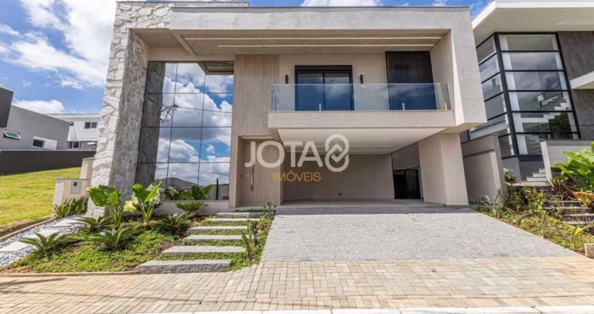 Casa com 3 suítes em Santa Felicidade - J8