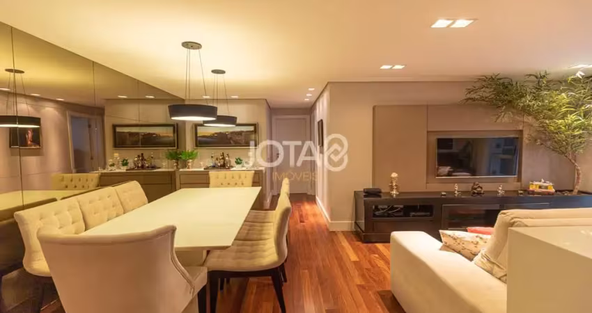 Apartamento reformado e mobiliado no Água Verde