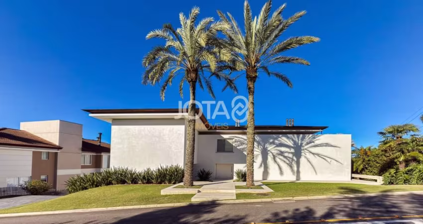 Exclusiva casa com 4 suítes no Parque Tingui - J8