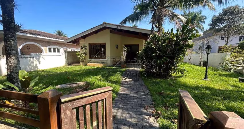 Casa de Condomínio com 4 quartos, Praia do Lázaro, Ubatuba - R$ 1.7 mi, Cod: 4242
