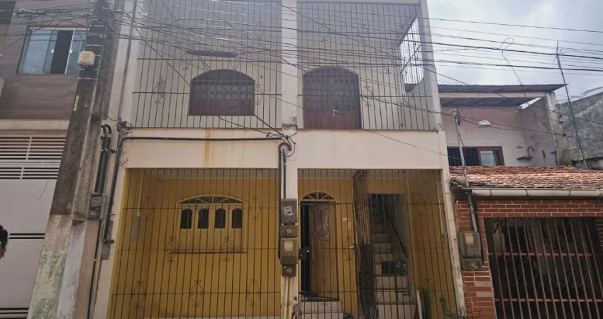 CASA PARA ALUGAR NOS ALTOS COM 2 QUARTOS SEM GARAGEM