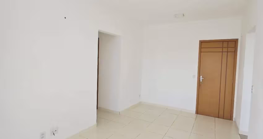 Alugo apto no ed águas de março. com 2 quartos, sendo 1 suíte. nascente total