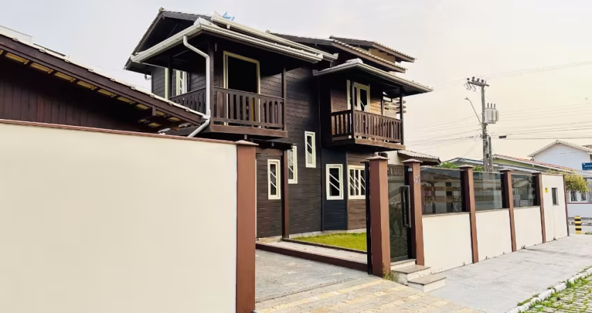 Casa para venda com 3 quartos fica no bairro  Cordeiros parte alta  - Itajaí - SC