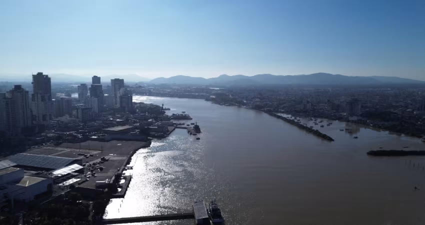 Apartamento para venda um por andar tem 165 metros quadrados com 3 Suites  no Centro - Itajaí - SC