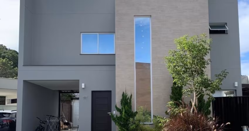 Casa em Condomínio fechado com lazer completo