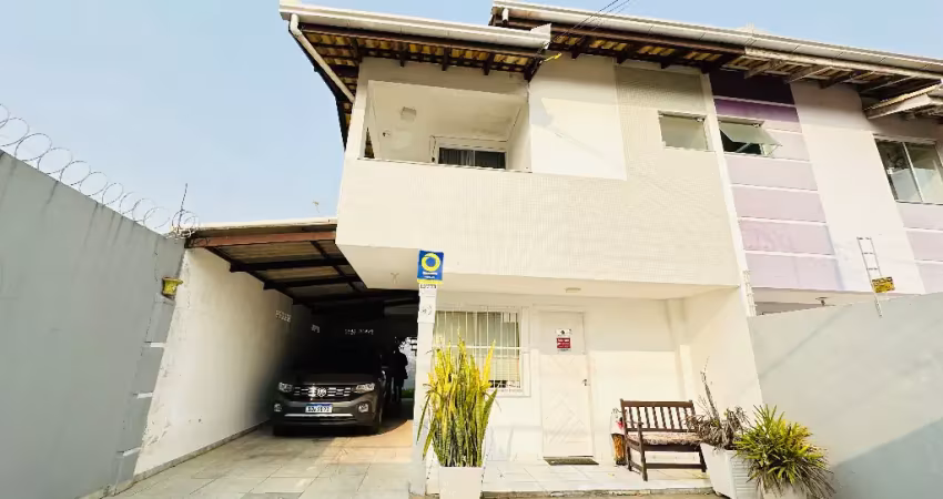 Casa  para Venda com  3 quartos sendo 2  Suites,   garagem  3 carros  bairro  São Vicente - Itajaí
