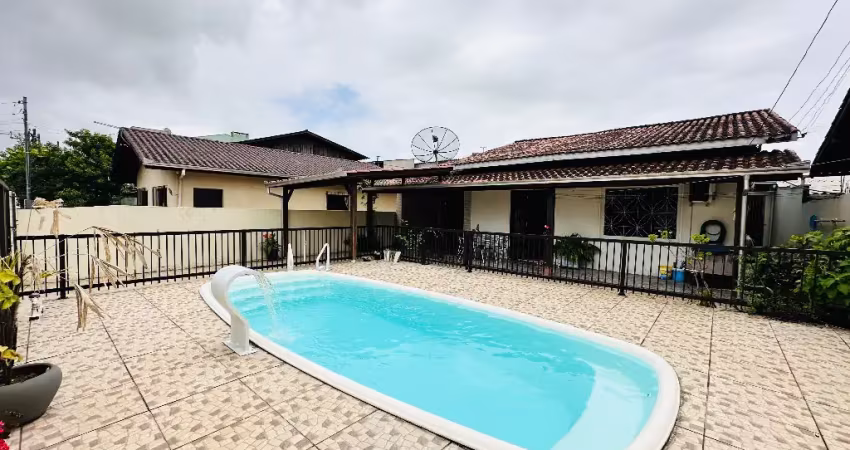 Casa para venda com  piscina e 3 quartos bairro são vicente - itajaí - sc
