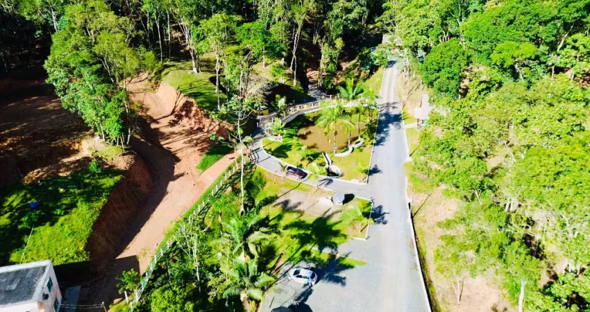 Sito para venda todo equipado com lago, casa principal e casa para hóspedes  mais chalé bairro brilhantes cidade de itajaí - santa catarina