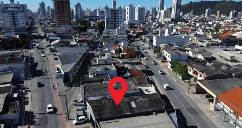Galpão para venda tem 226 metros quadrados no bairro  são judas - itajaí - sc